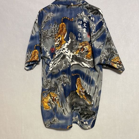 Tiger Button Down Shirt - Picture 3 of 3